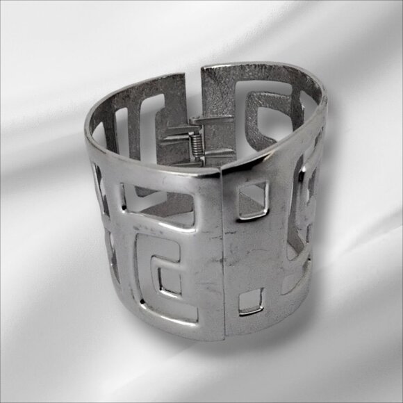 Avant Garde 1970s Silver Bracelet with Cut Outs and Clamper Hinge - 2.25 In High - Picture 4 of 7